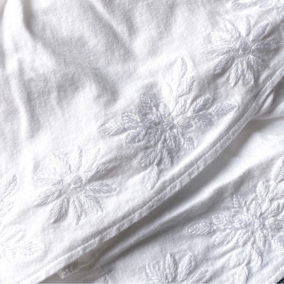 Express Floral Smocked Embroidered Flutter Sleeve Tee White Small INV222 - Picture 11 of 11